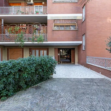 Parco Degli Acquedotti 3bedr Appartement